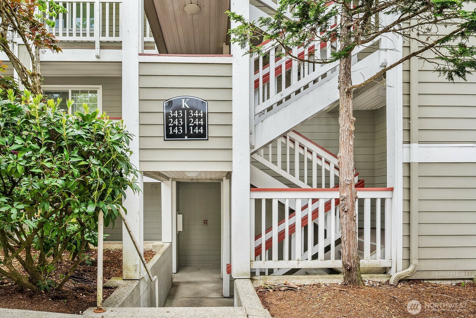 Property Photo: 18501 SE Newport Way K344 WA 98027