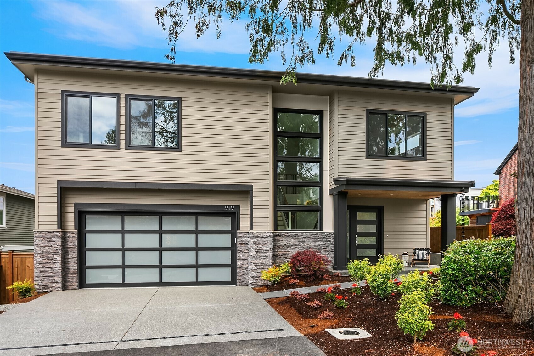 Property Photo: 919 Cedar Street WA 98020