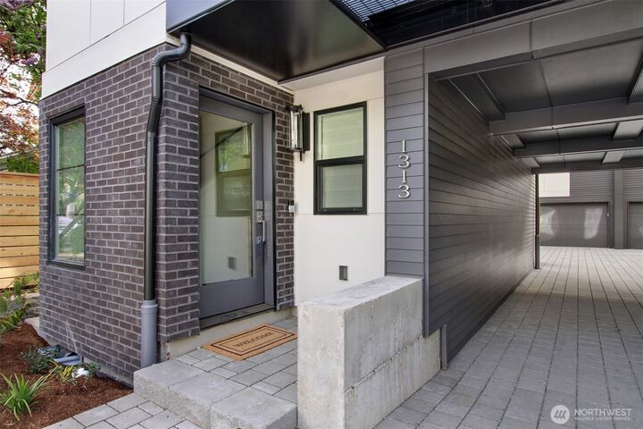 Property Photo:  1313  31st Avenue S  WA 98144 