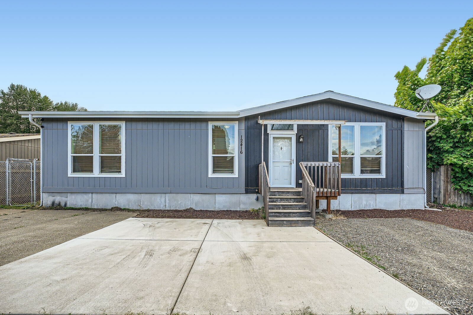 Property Photo: 12416 143rd Avenue E WA 98374