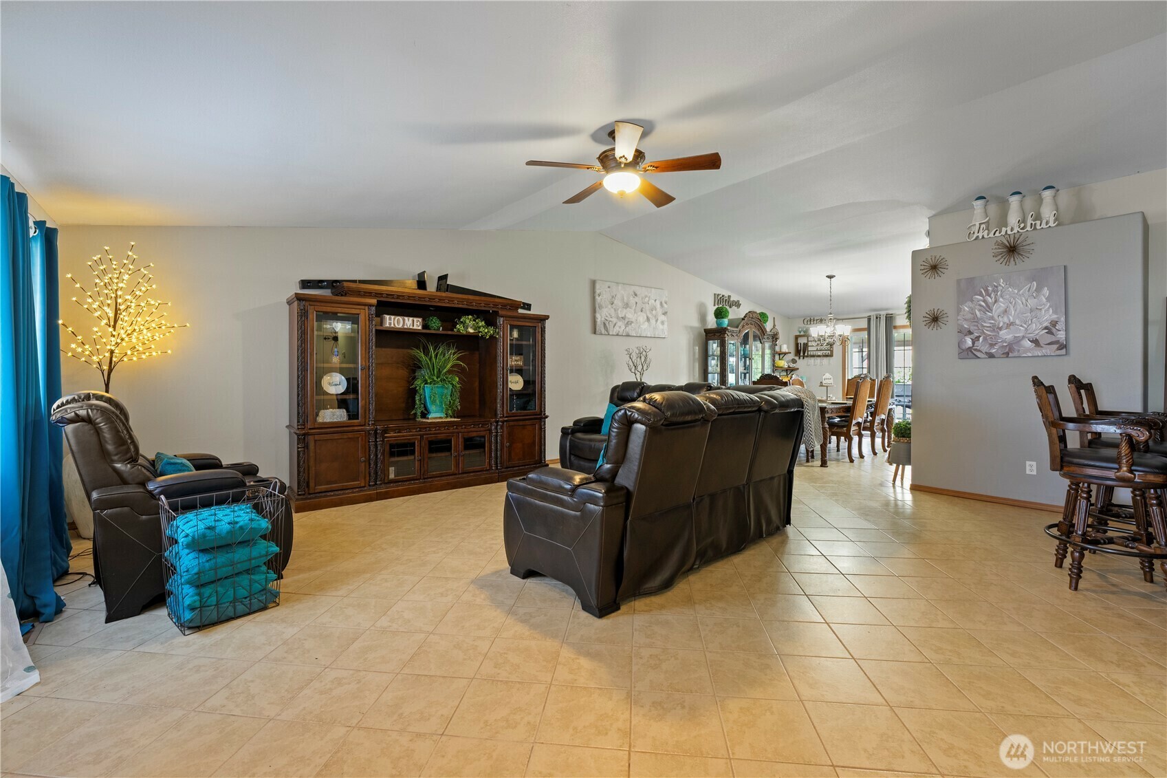 Property Photo: 985 S 10th Avenue WA 99344