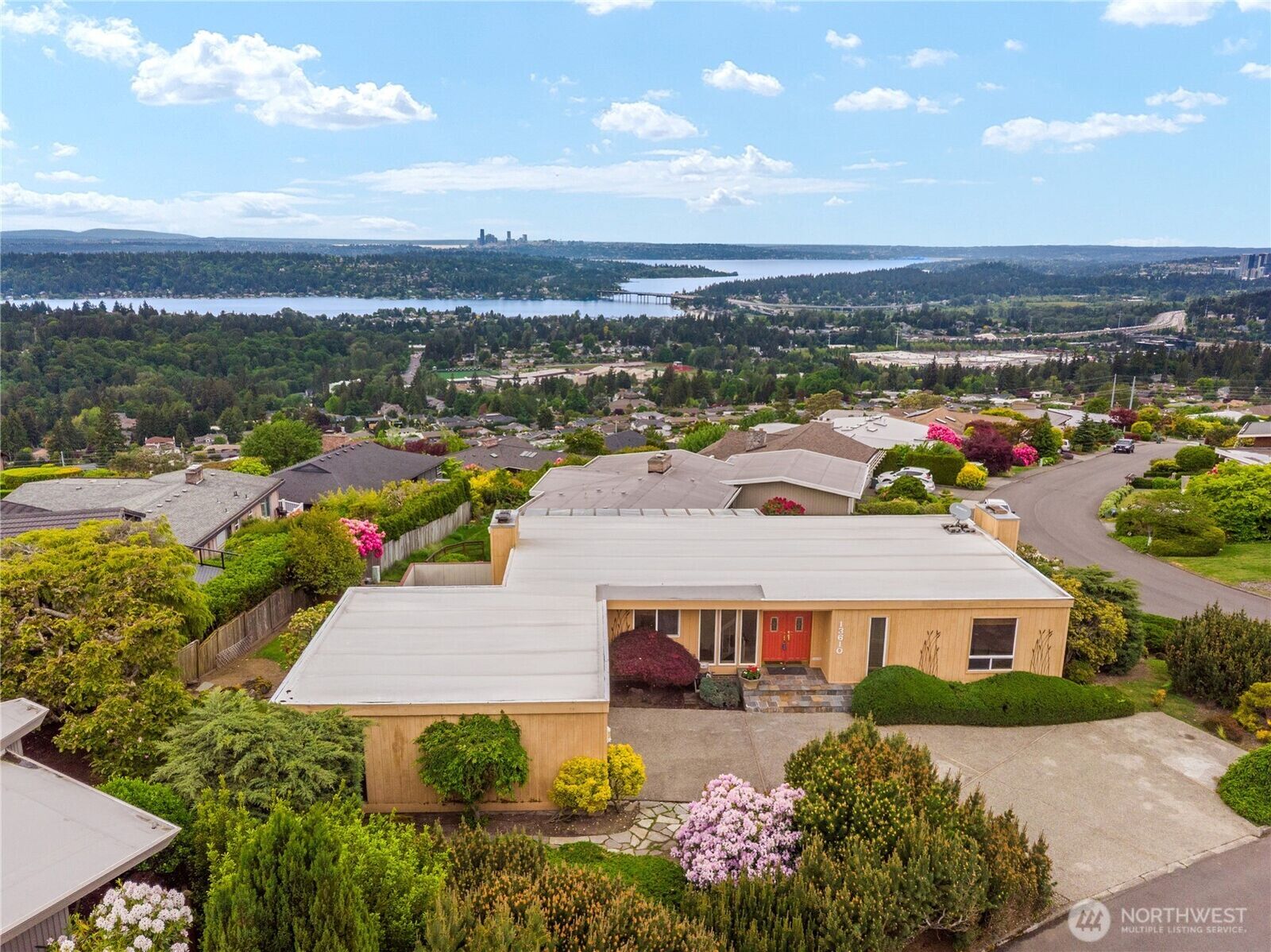 Property Photo:  13610  Somerset Lane SE  WA 98006 