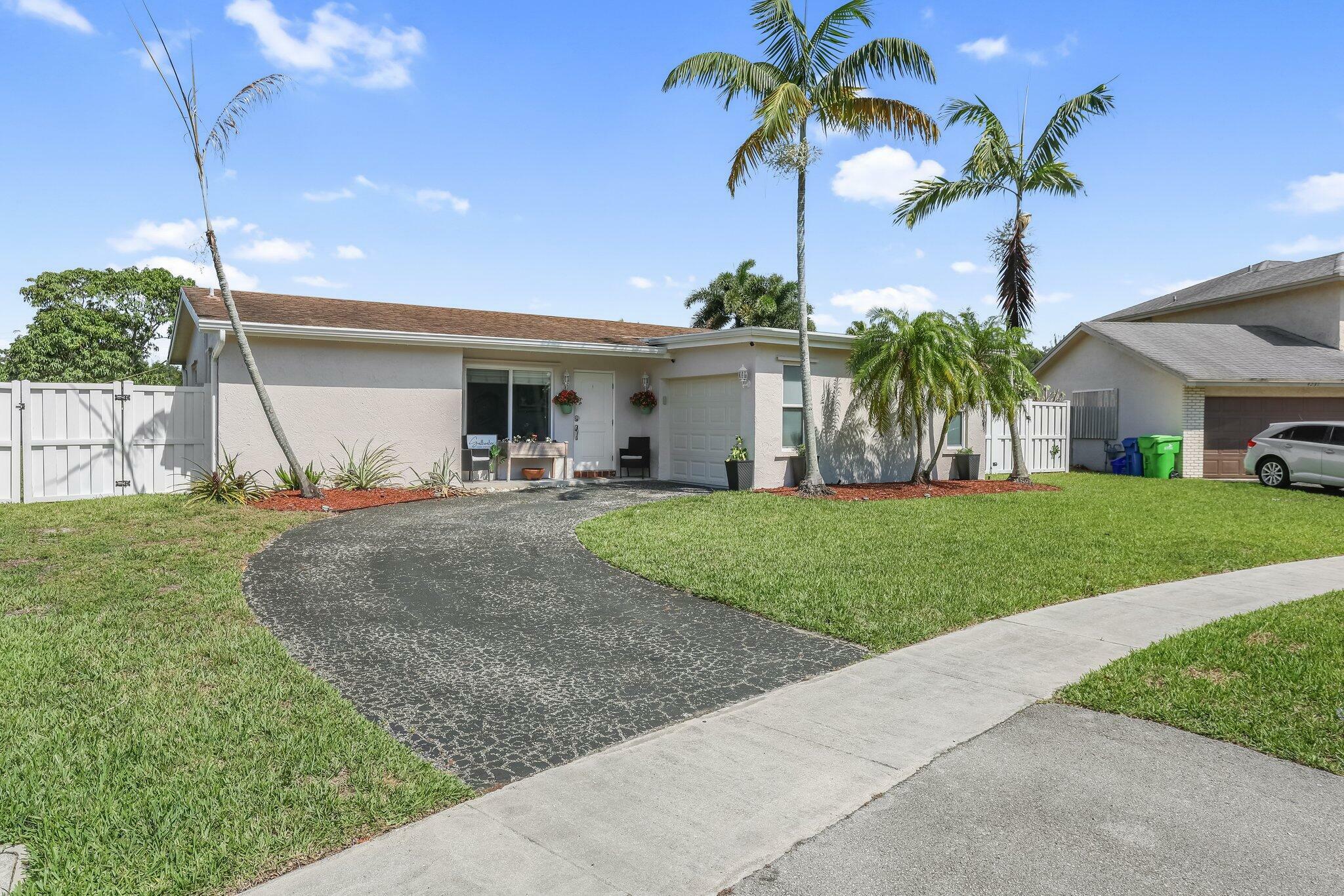 Property Photo: 4221 NW 118th Avenue FL 33323