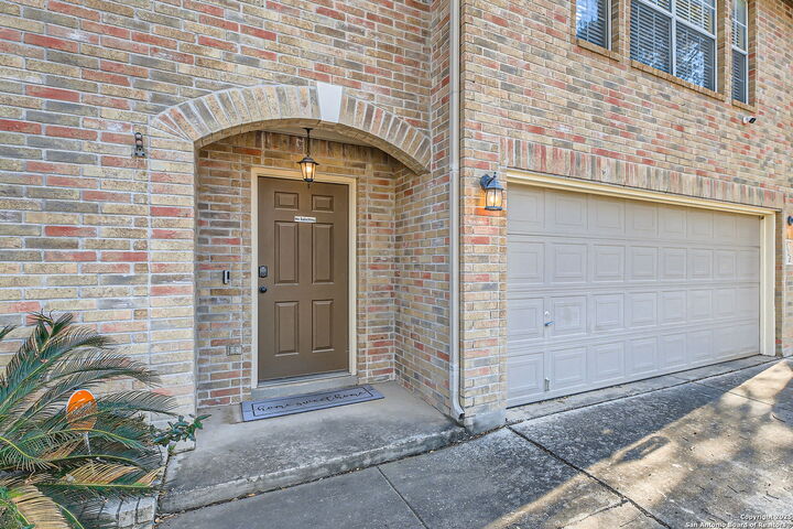 Property Photo: 602 Empresario Dr TX 78253