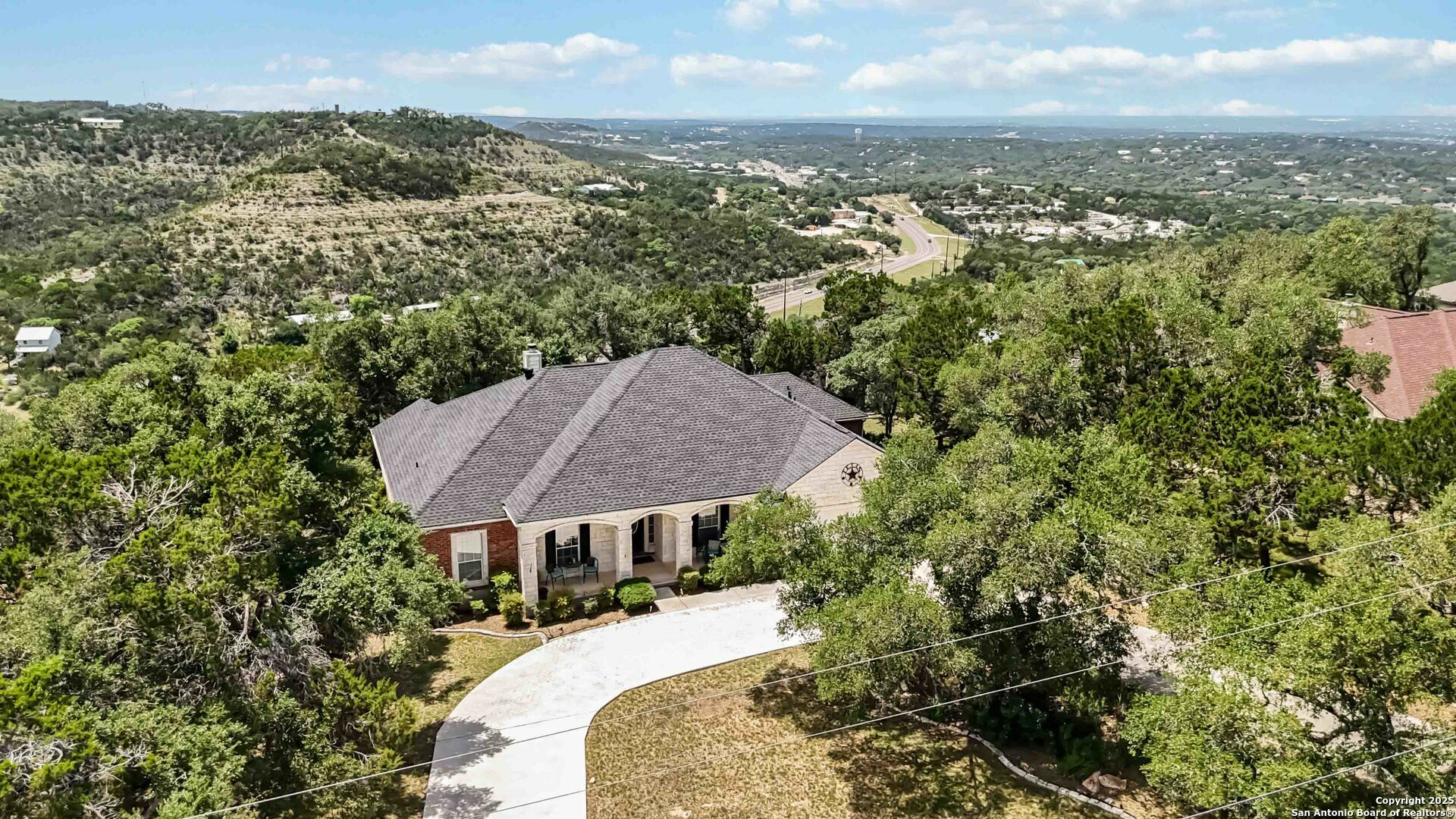 Property Photo: 573 Mountain Oaks Dr TX 78133