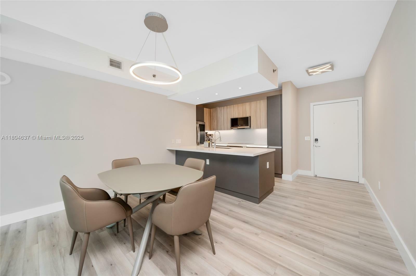 951 Brickell Ave 2800  Miami FL 33131 photo