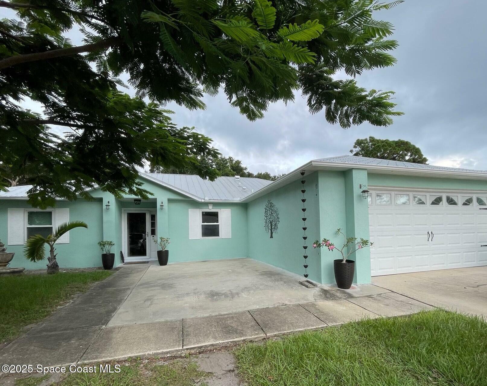 Property Photo: 886 Spirea Drive FL 32955
