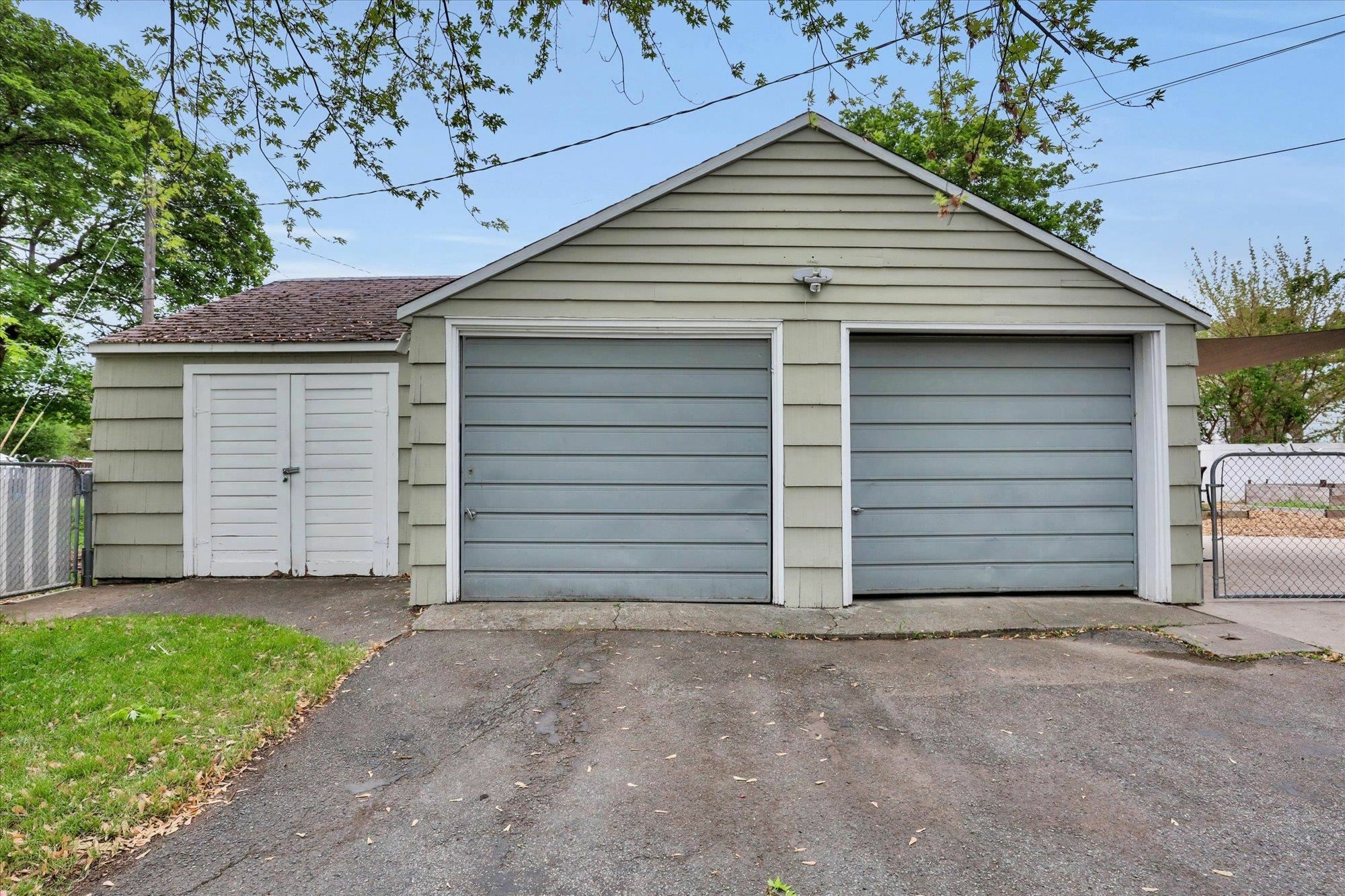 Property Photo: 1421 N Sunderland Rd WA 99206