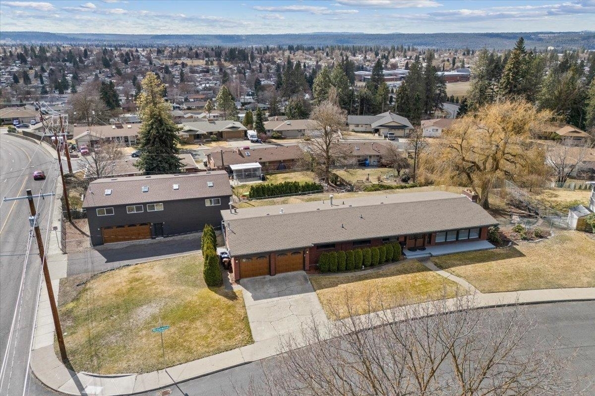 Property Photo: 2311 W Wedgewood Ave WA 99208