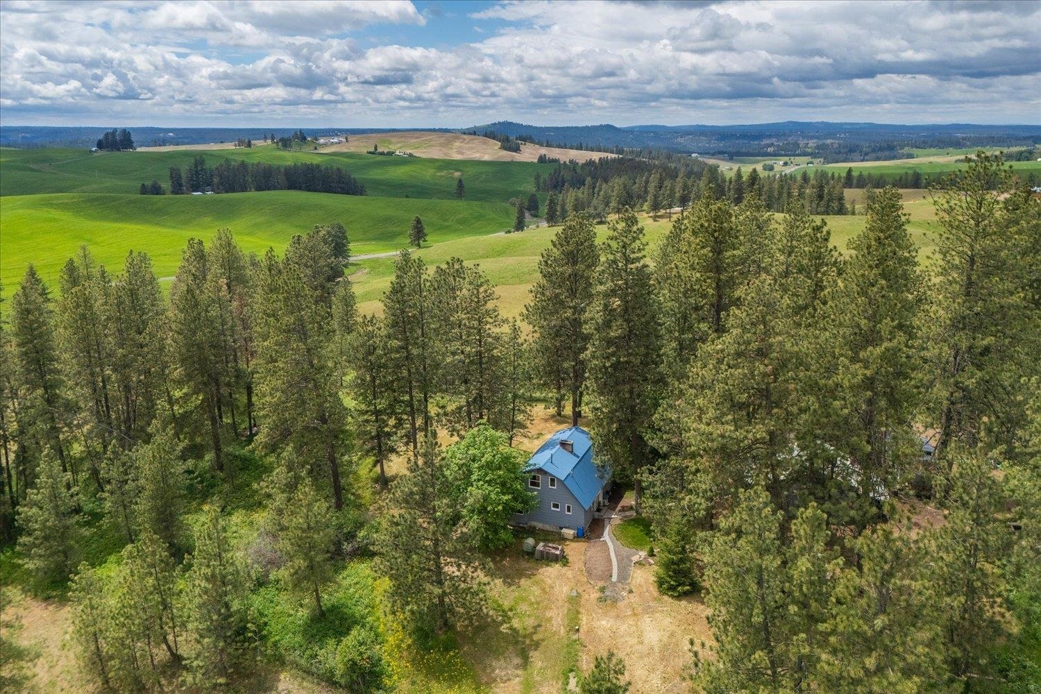 Property Photo: 11311 S Stevens Creek Rd WA 99036