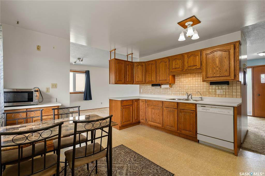 Property Photo: 404 6th Avenue W SK S0K 0M0