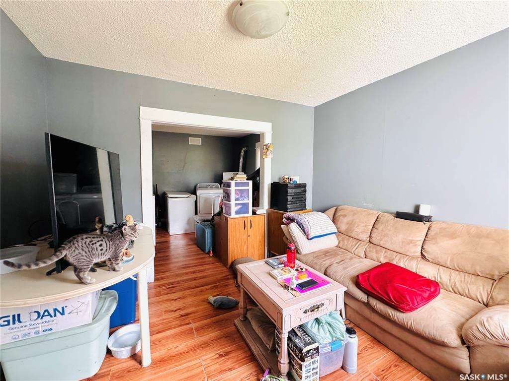Property Photo: 606 H Avenue S SK S7M 1X1