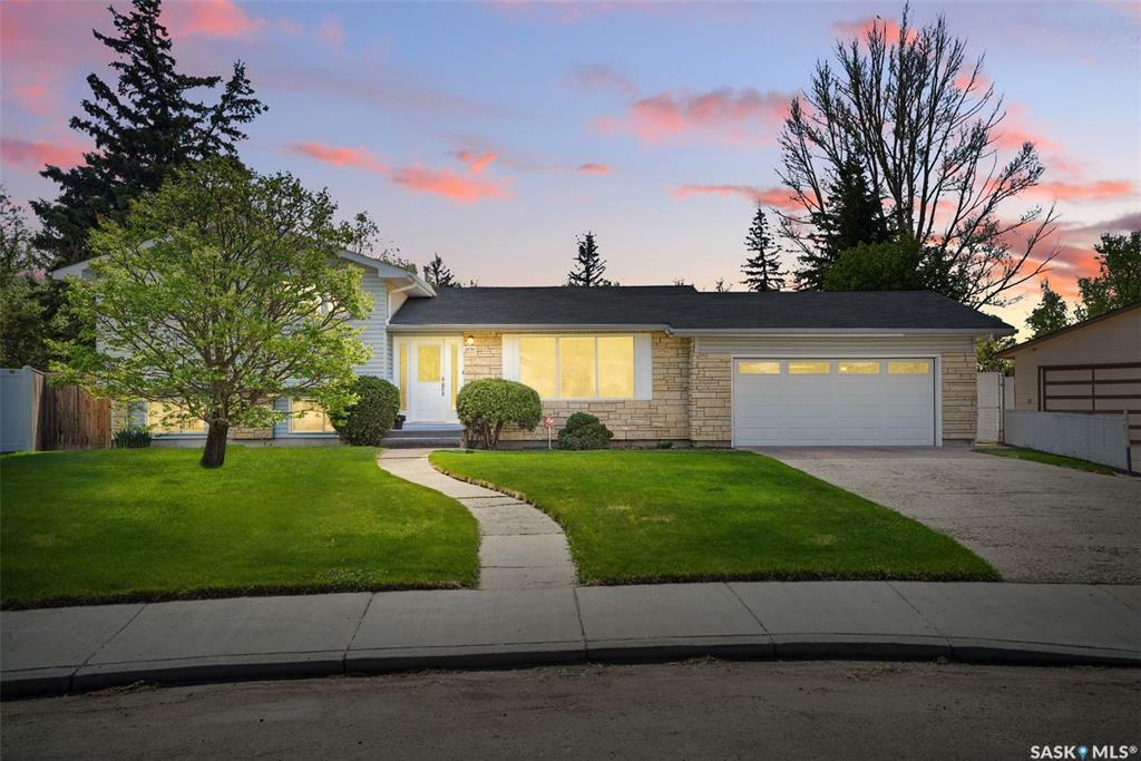 Property Photo:  2658 Eastview  SK S7J 3G8 