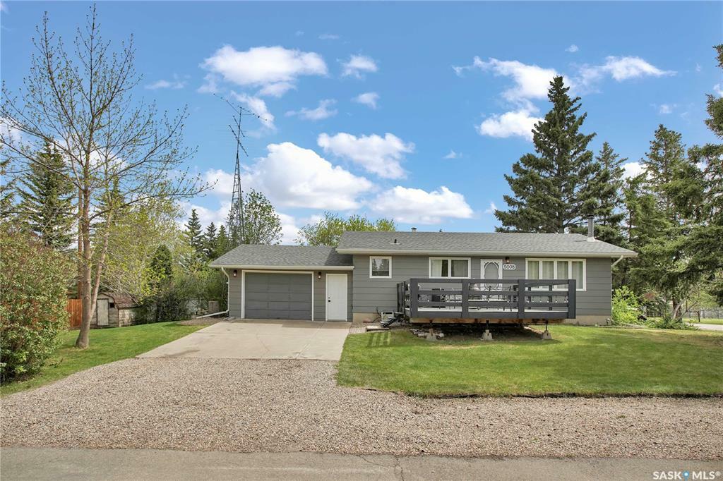 Property Photo: 5008 Neufeld Avenue SK S0K 4R0