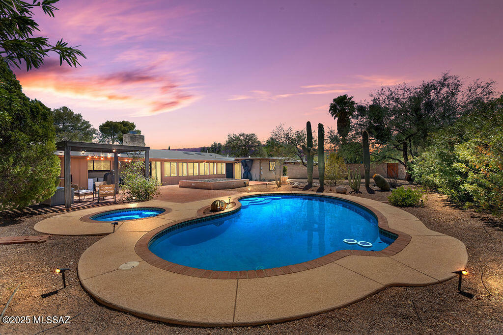 Property Photo: 7431 E Sabino Vista Drive AZ 85750