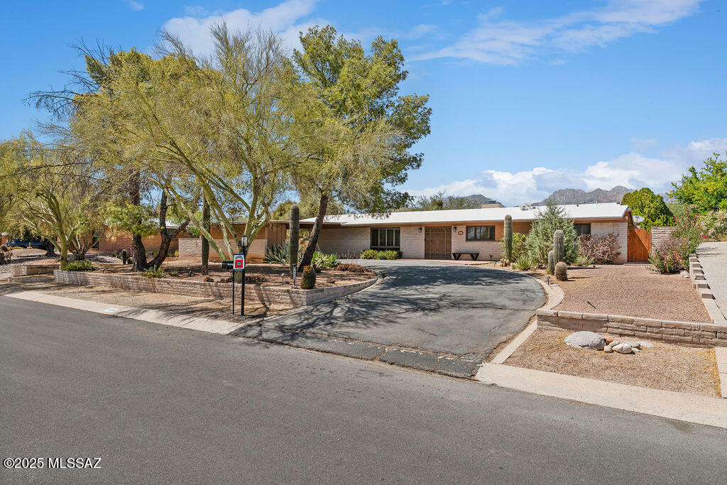 7431 E Sabino Vista Drive  Tucson AZ 85750 photo