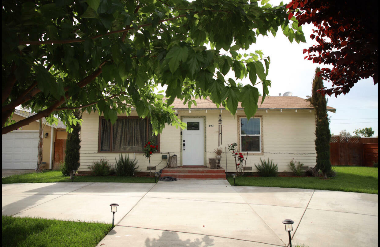 Property Photo: 897 S Chess Terrace Street CA 93257