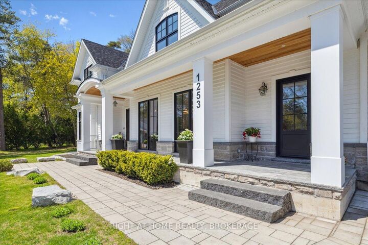 Property Photo: 1253 Crawford Court ON L6J 1Z2