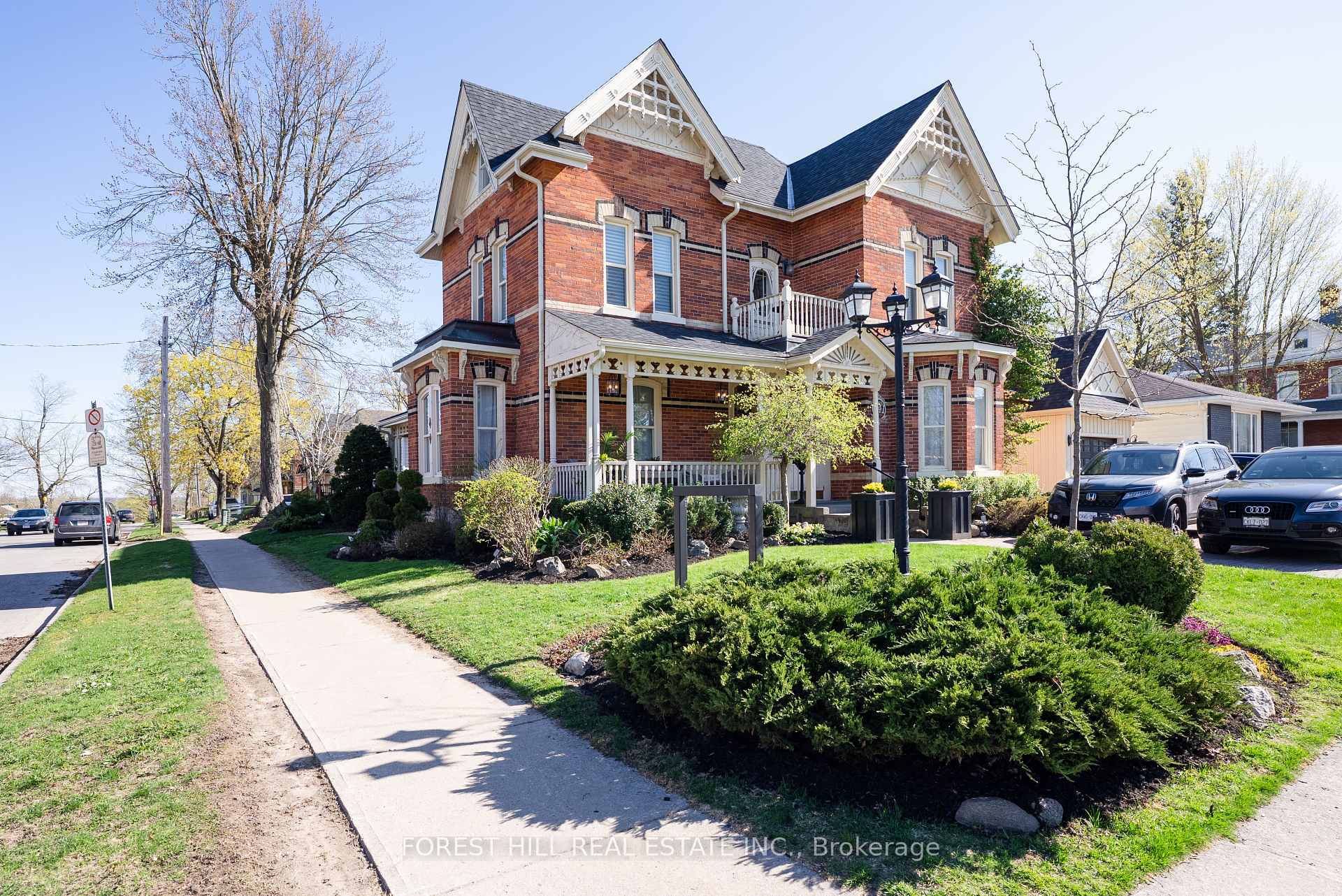 Photo de la propriété: 241 Mississaga Street W ON L3V 3B7