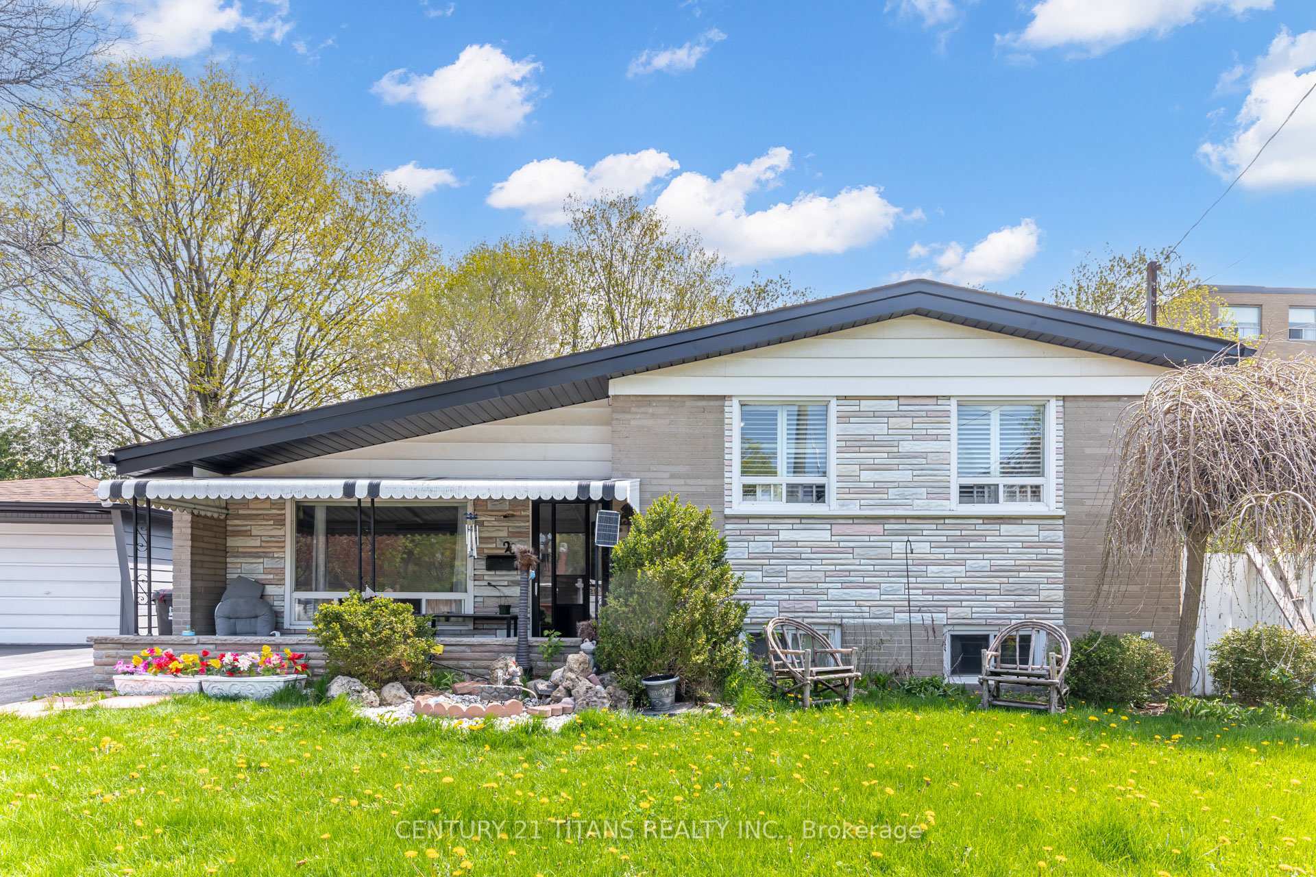 Photo de la propriété: 20 Benadair Court ON M1H 1K5