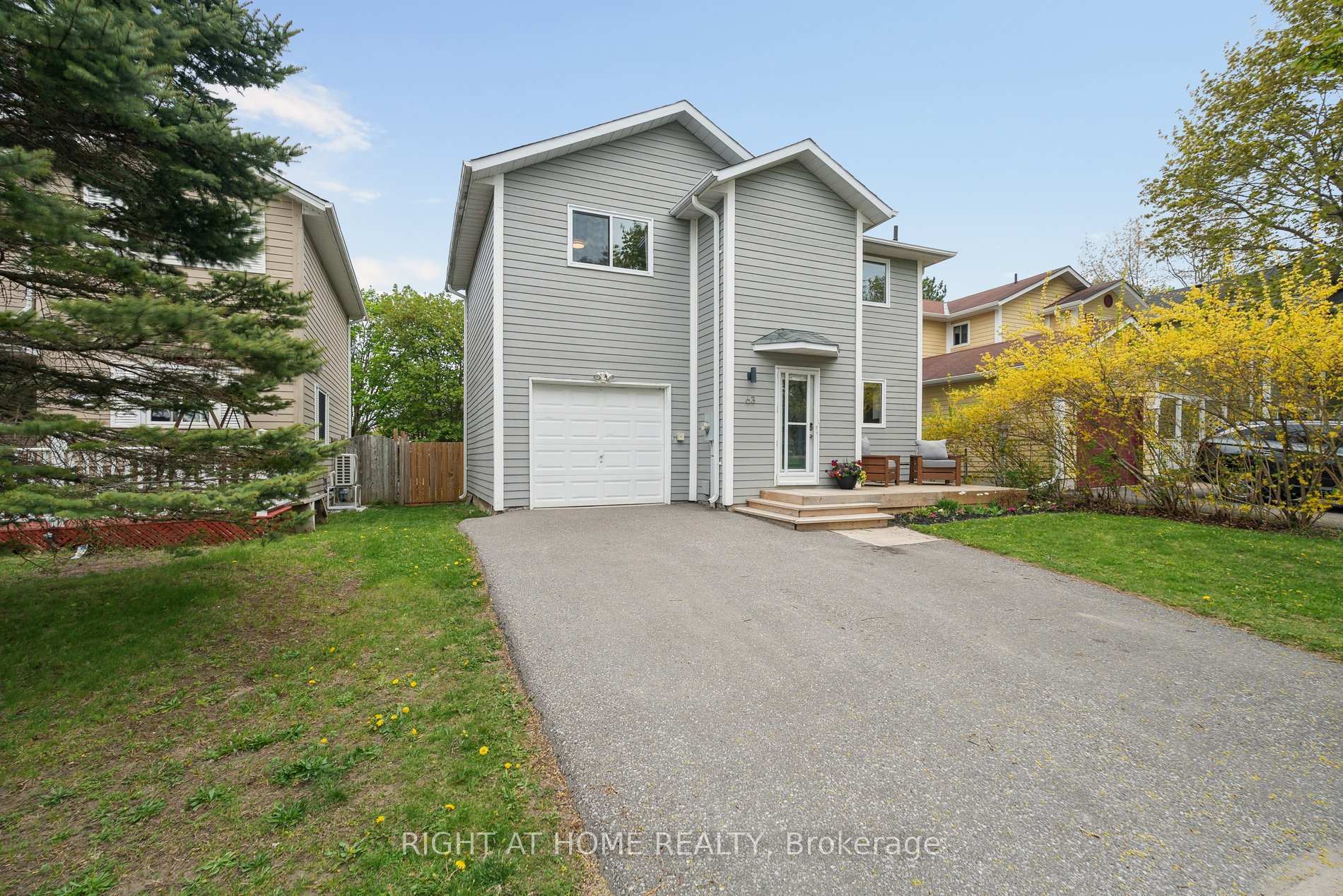 Property Photo: 63 Elizabeth Street ON L4N 6M4
