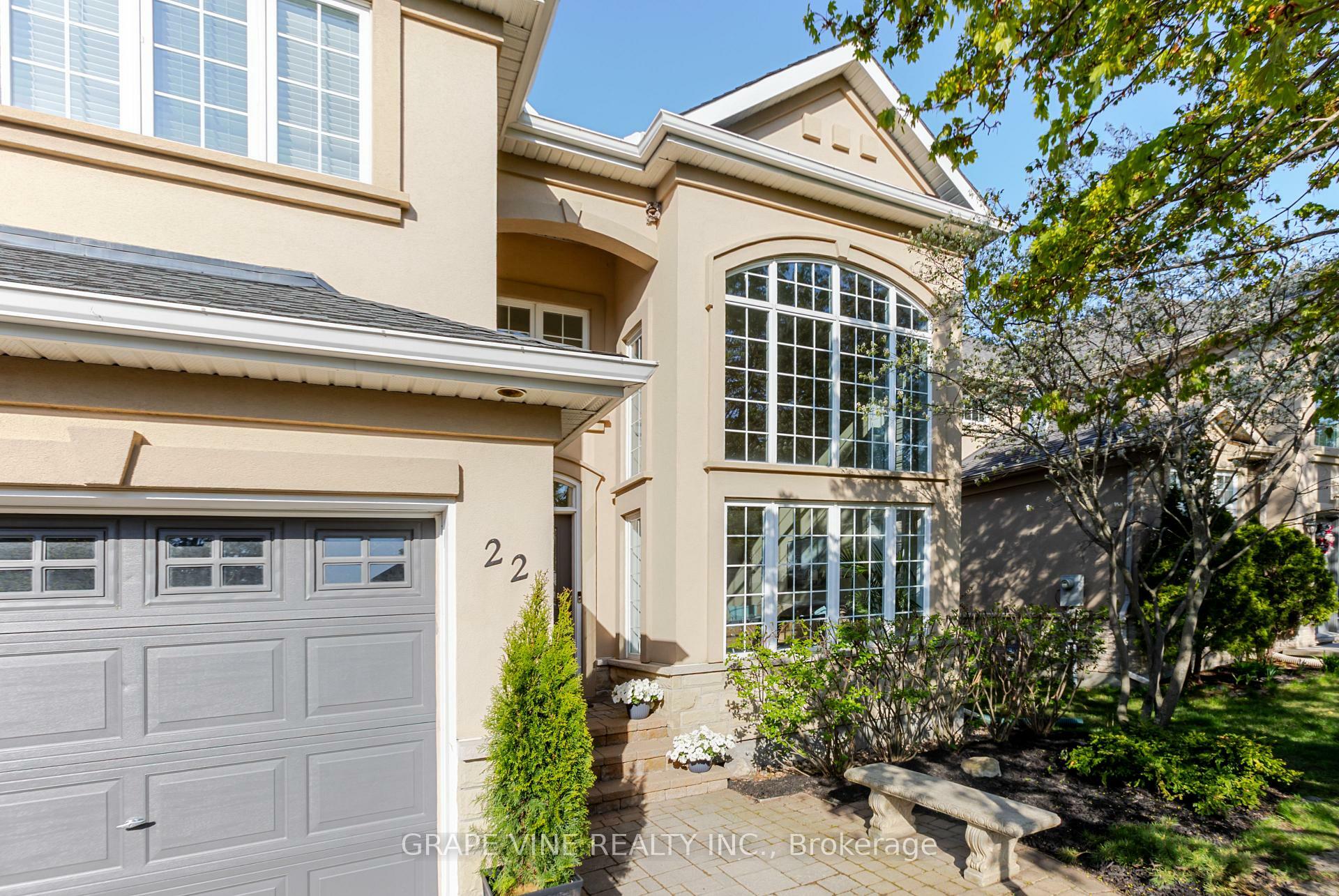 Photo de la propriété: 22 Blackshire Circle ON K2J 5L8
