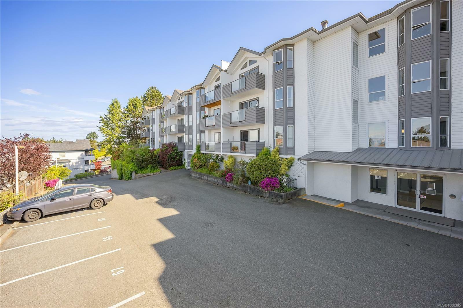 Property Photo: 1651 Dufferin Cres 315 BC V9S 5T1