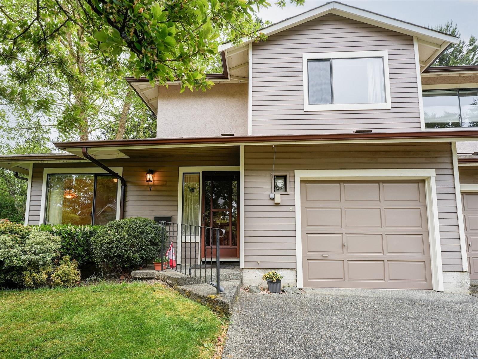 Property Photo: 1309 McKenzie Ave 7 BC V8P 2M1