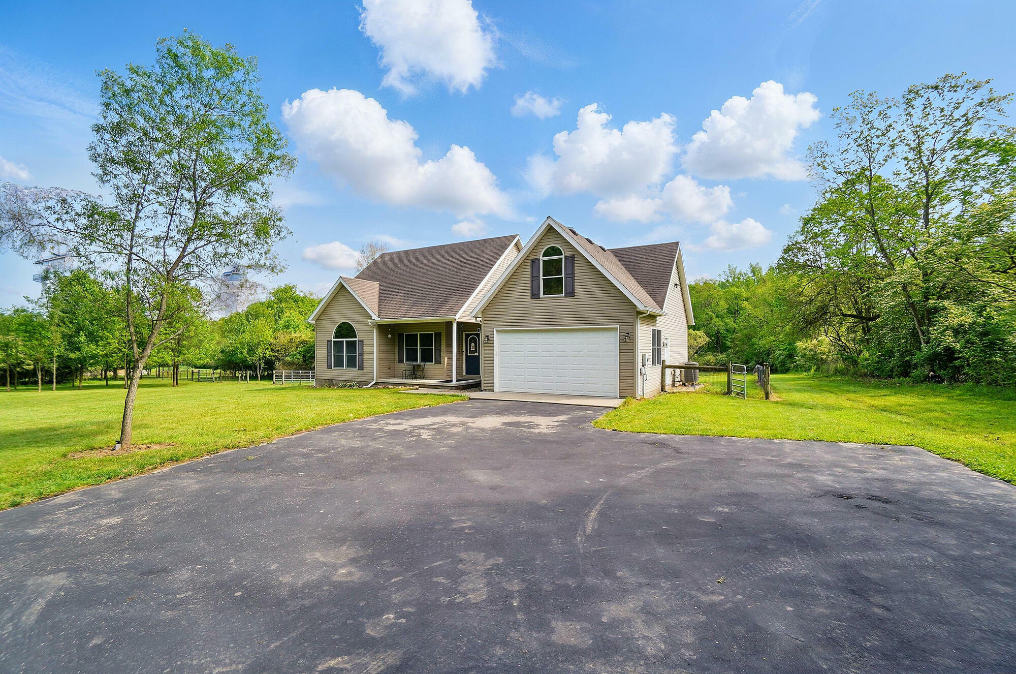 Property Photo: 2619 Fox Hollow Road OH 45502