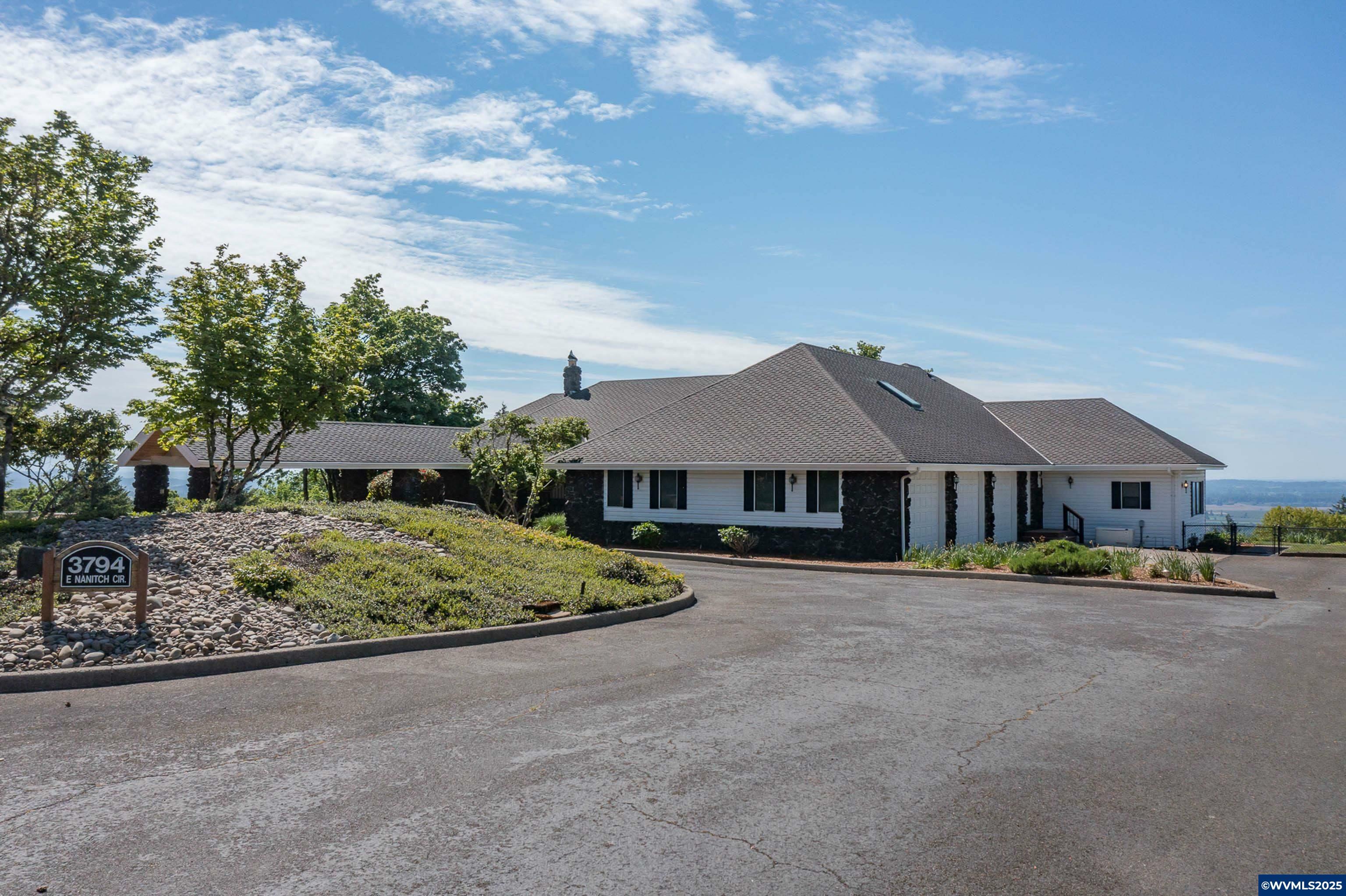 Property Photo: 3794 East Nanitch Cir SE OR 97306