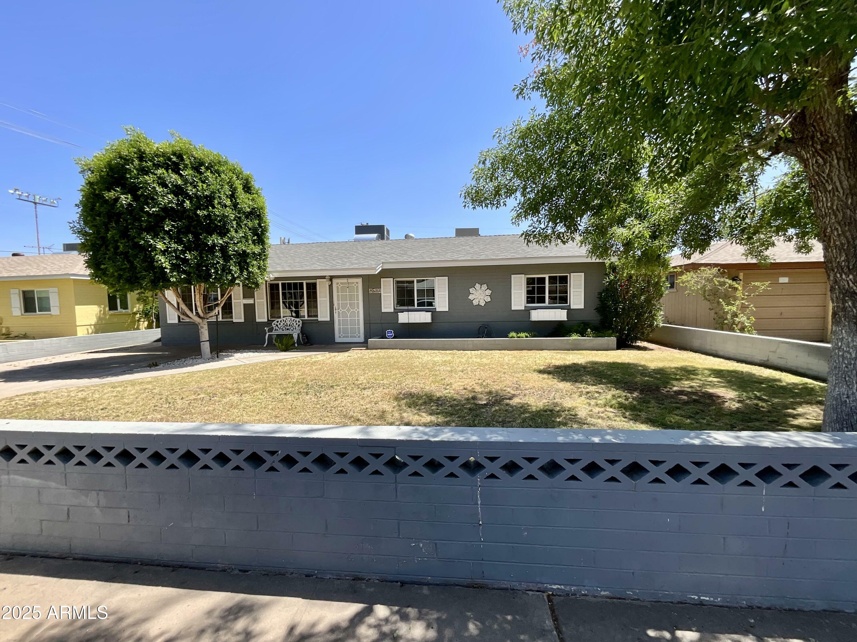 Property Photo: 2537 E Hazelwood Street AZ 85016