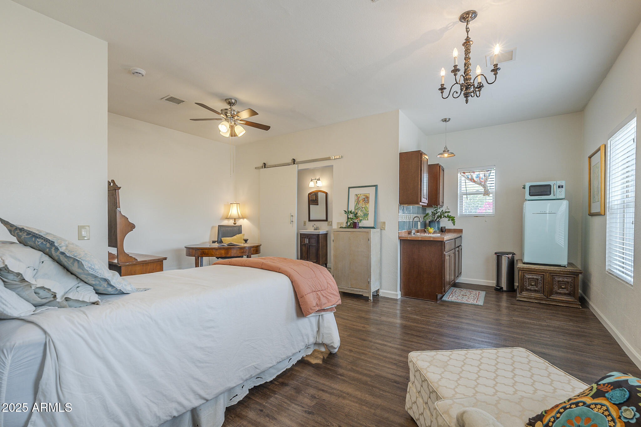 Property Photo: 1637 W University Drive AZ 85201