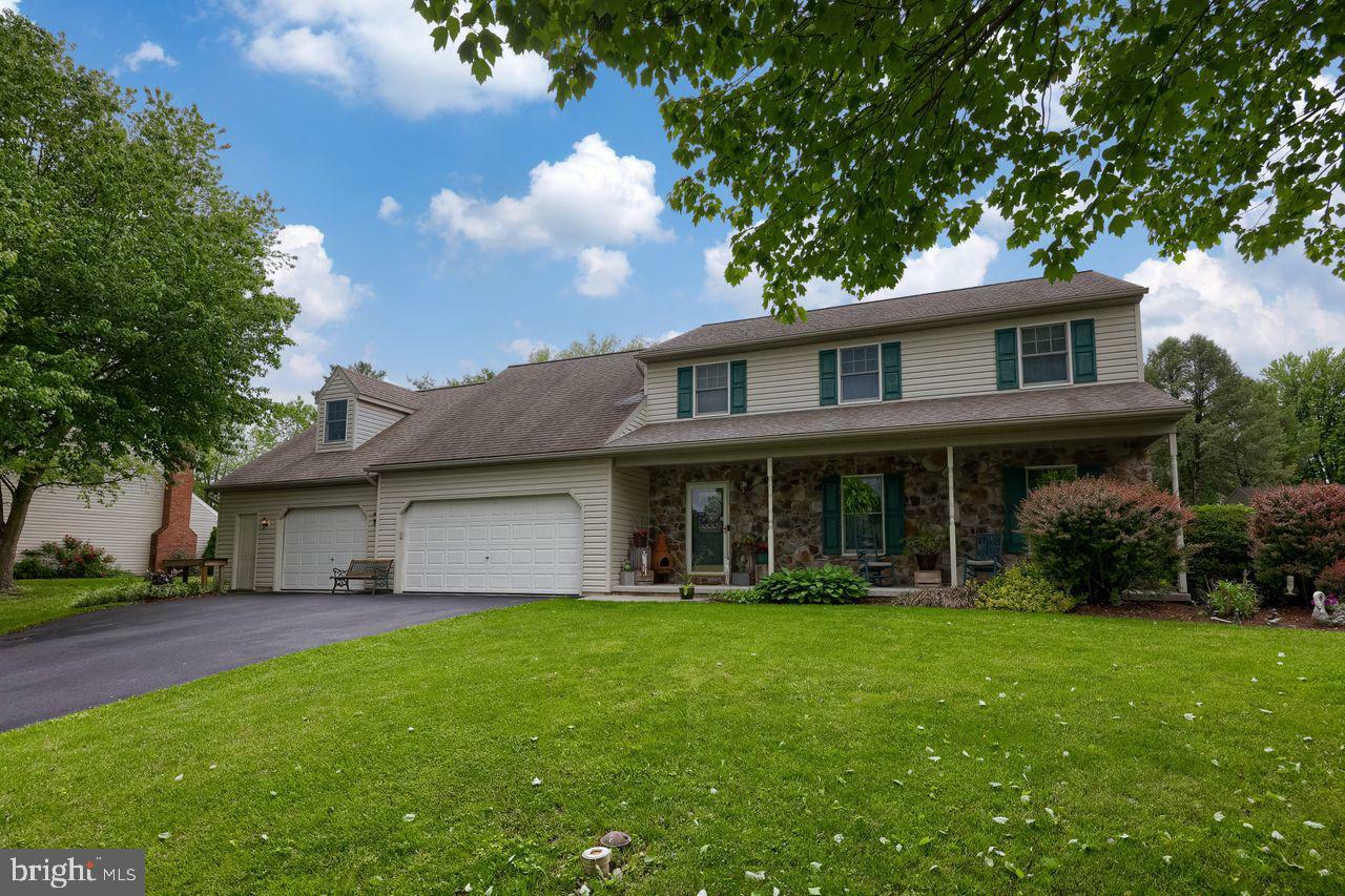 Property Photo: 1015 Flagstone Court PA 17603