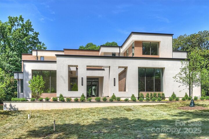 Property Photo: 3630 Foxcroft Road NC 28211