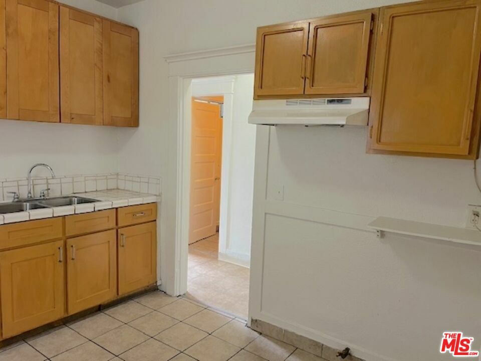 Property Photo: 5305 S Hoover St CA 90037