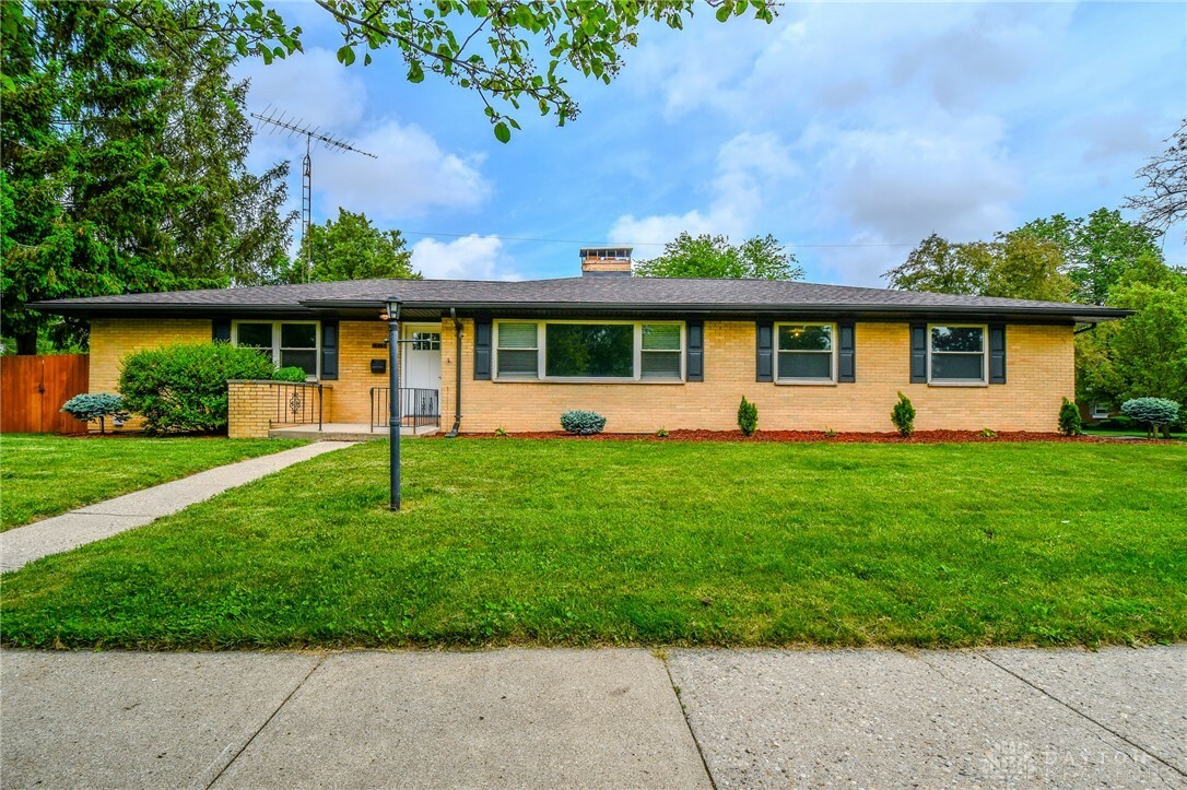 Property Photo: 1519 Surrey Road OH 45373