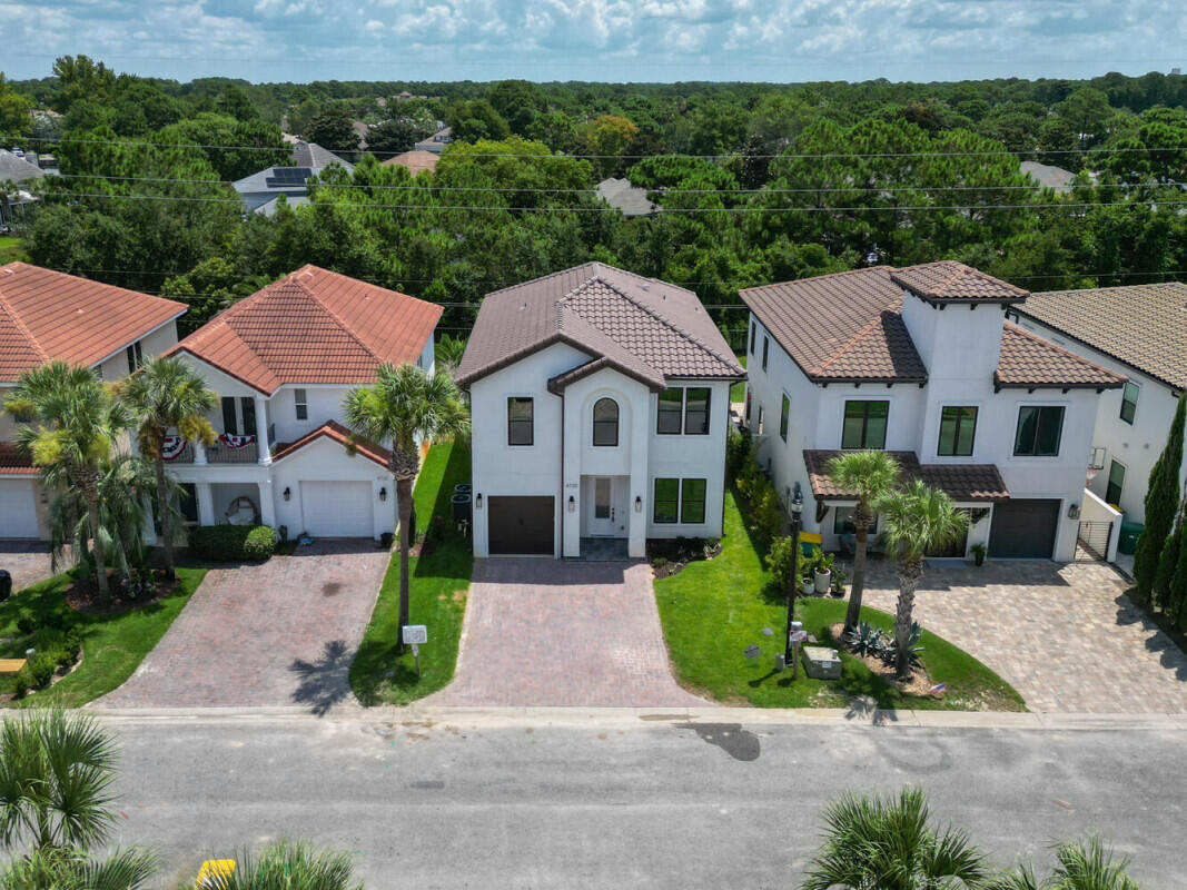 Property Photo: 4720 Amhurst Circle FL 32541