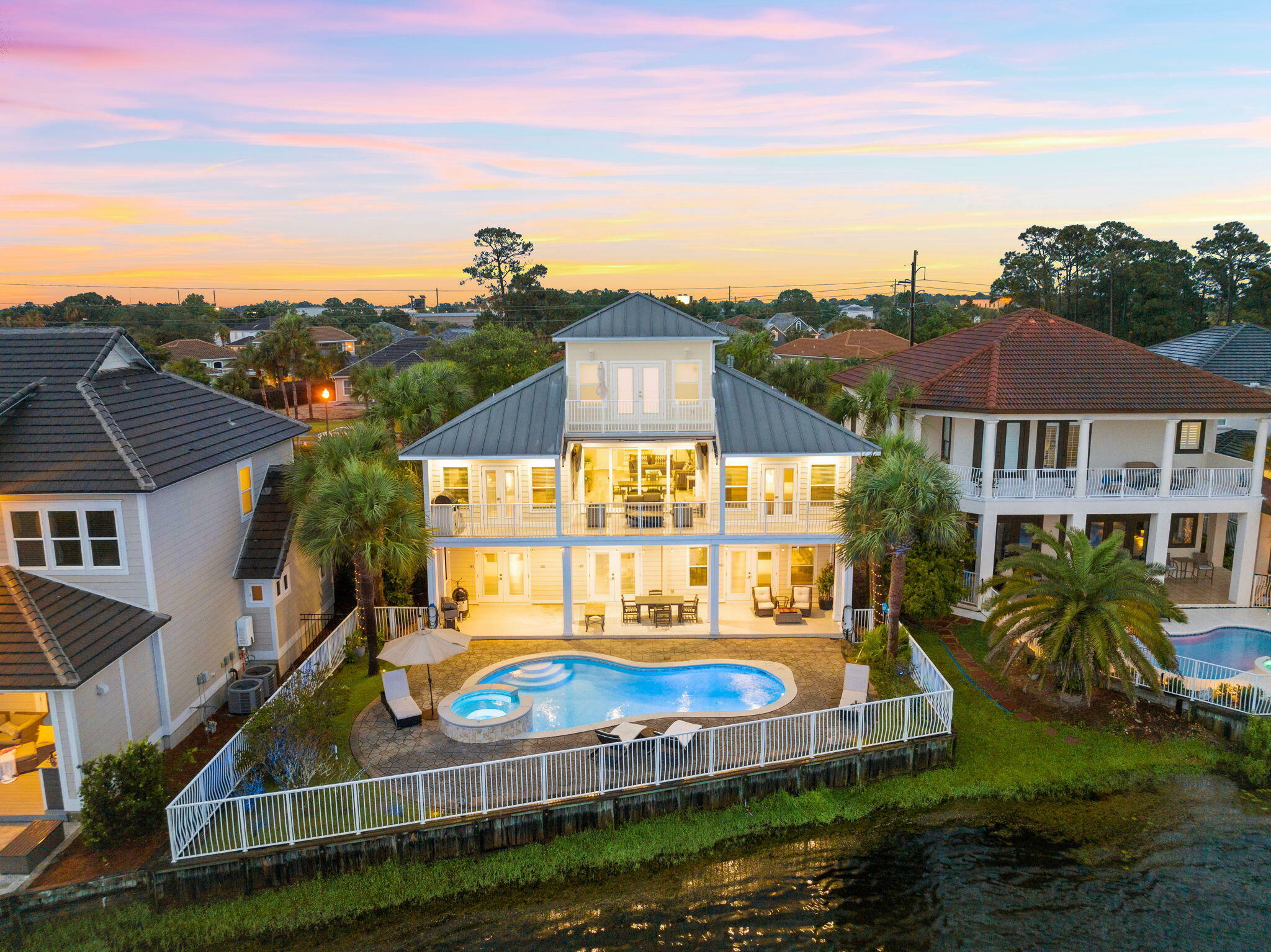 Property Photo: 4724 Rendezvous Cove FL 32541