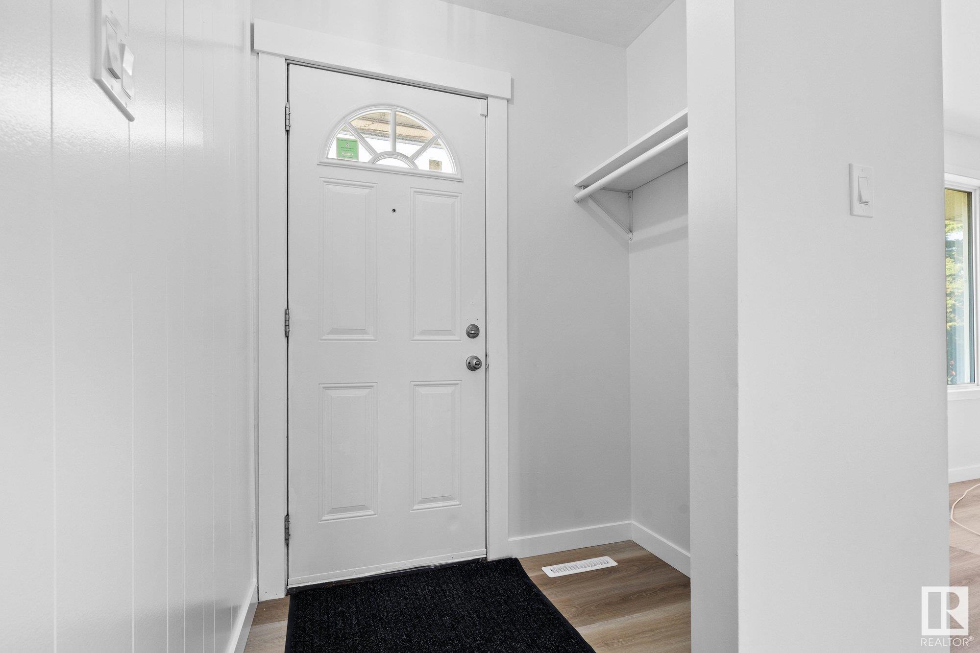 Property Photo:  16318 87 Avenue NW  AB T5R 4H2 