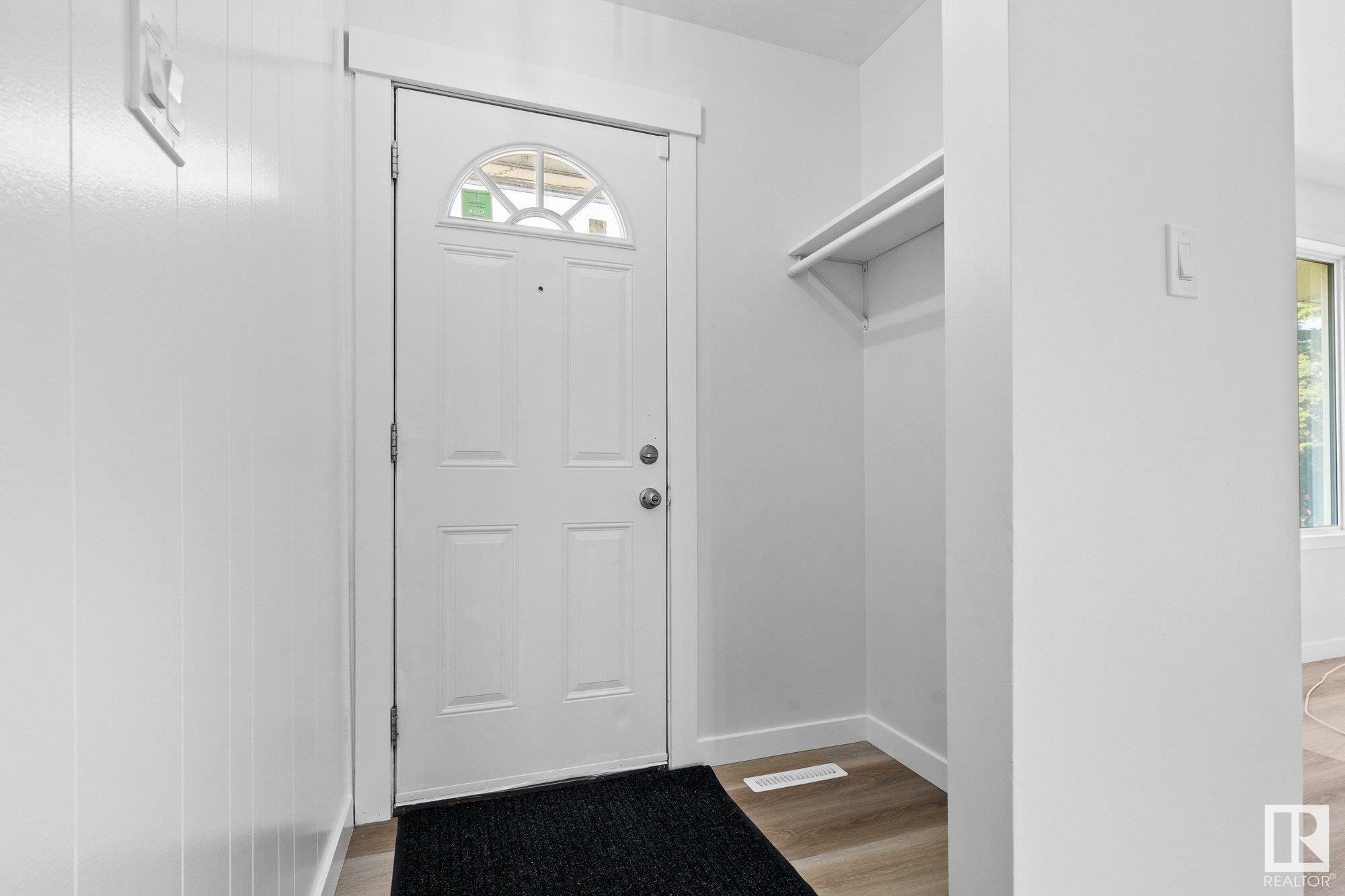 Property Photo: 16318 87 Avenue NW AB T5R 4H2
