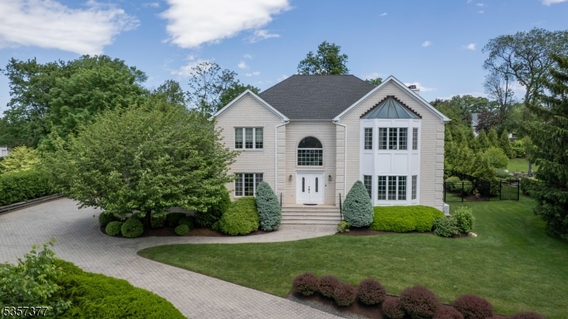Property Photo: 4 Holbrook Ct NJ 07082