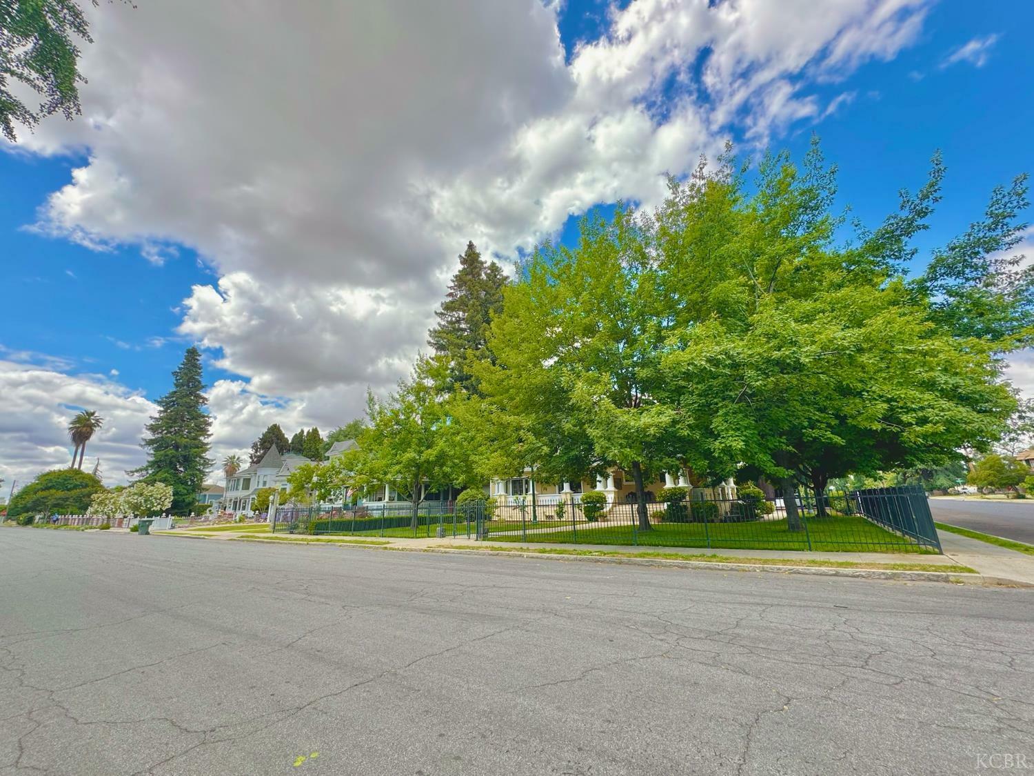 Property Photo: 631 N Encina Street CA 93291