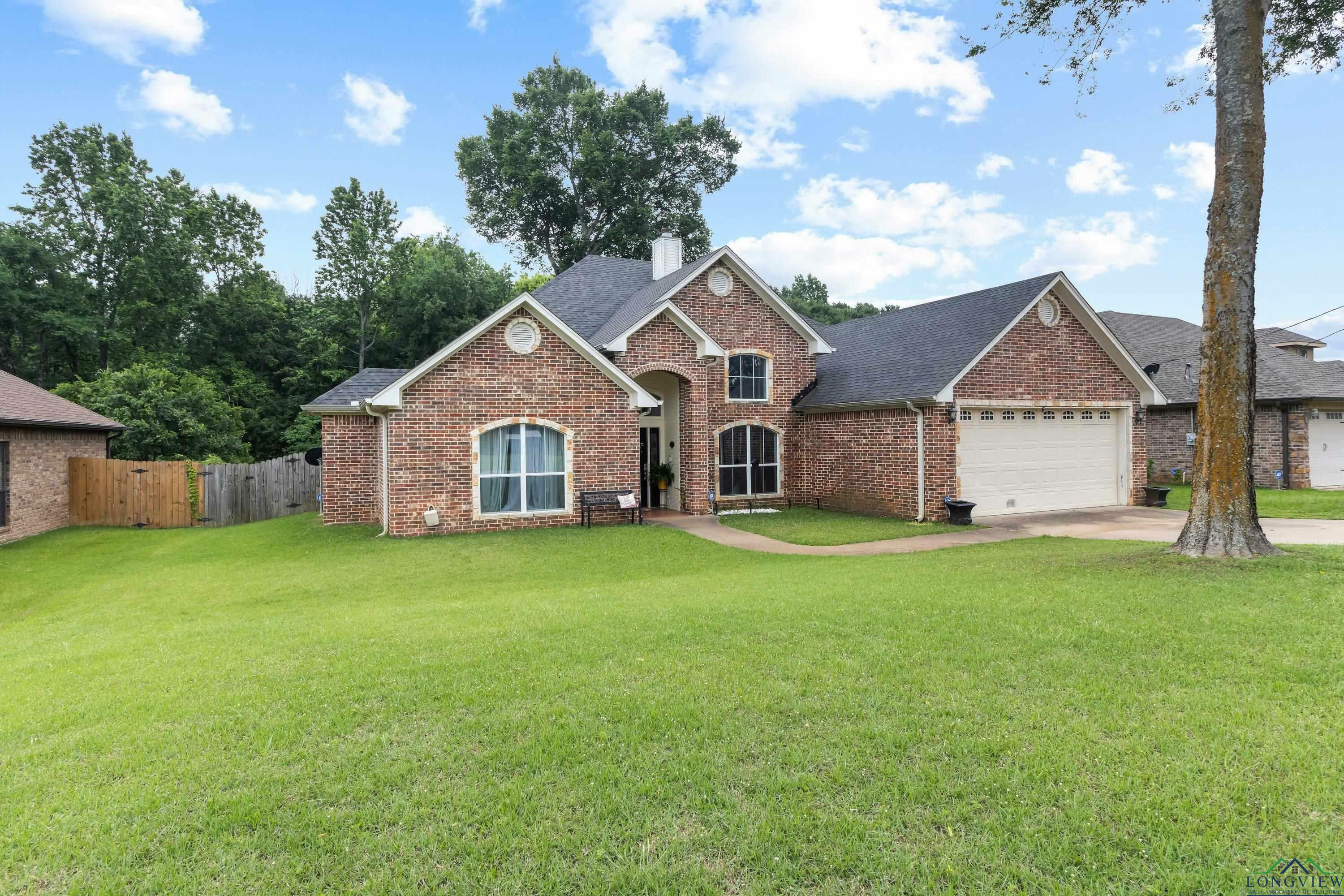 Property Photo: 810 Crepe Myrtle TX 75604