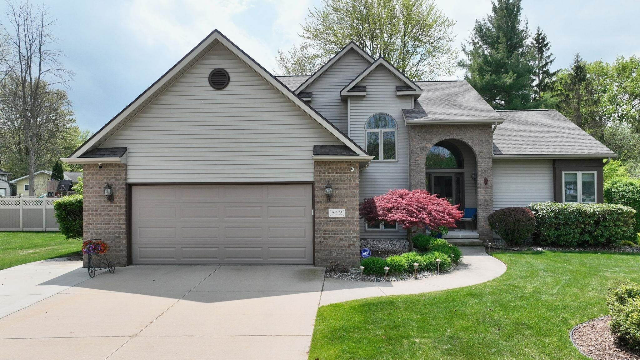 Property Photo: 512 Stillmeadow MI 48642