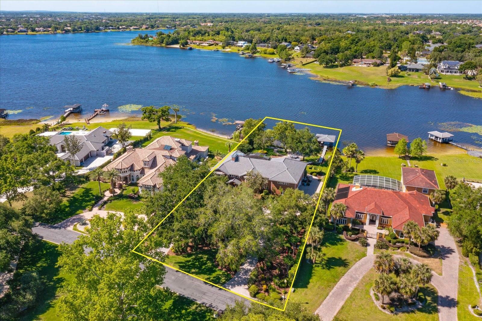 Property Photo: 2828 Marquesas Court FL 34786