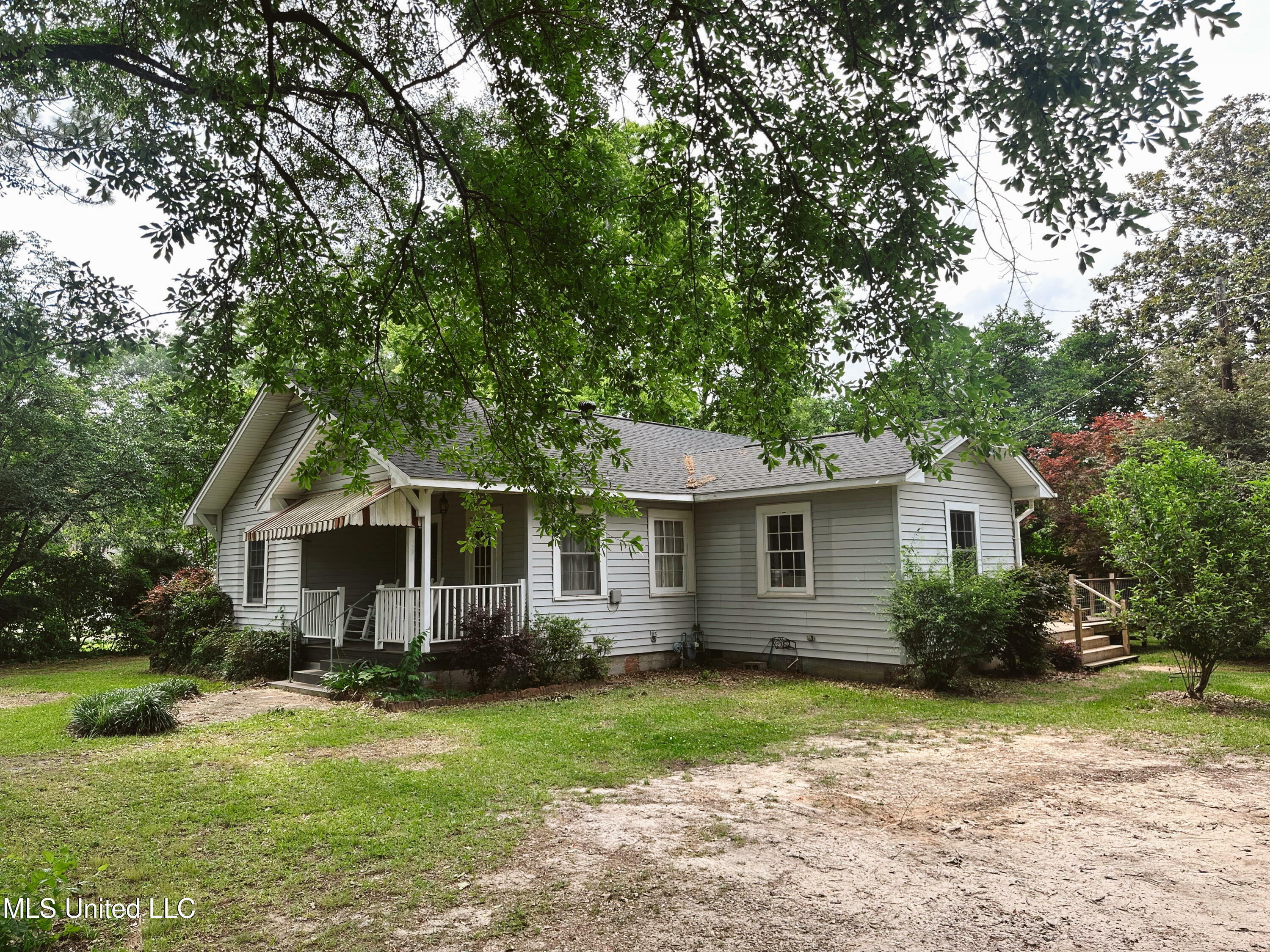 Property Photo:  90 Holmes Street  MS 39452 