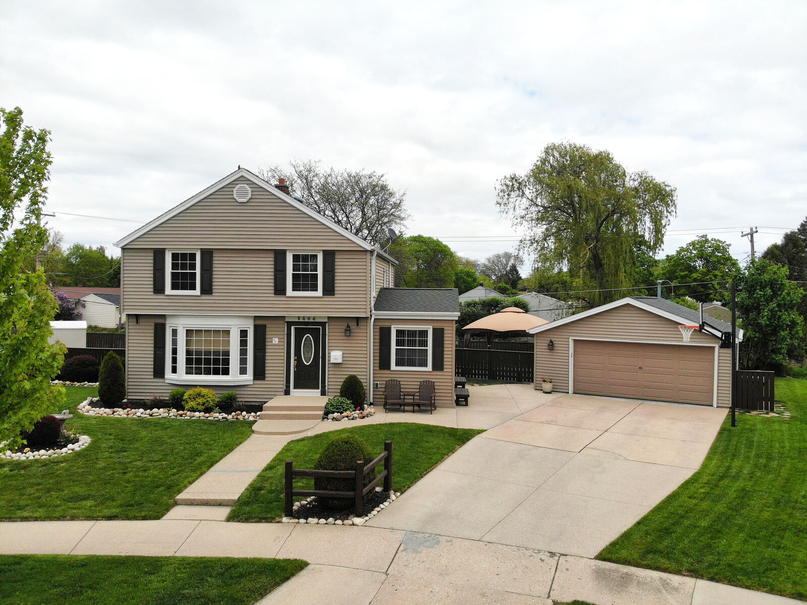 Property Photo: 5404 W Verona Ct WI 53219