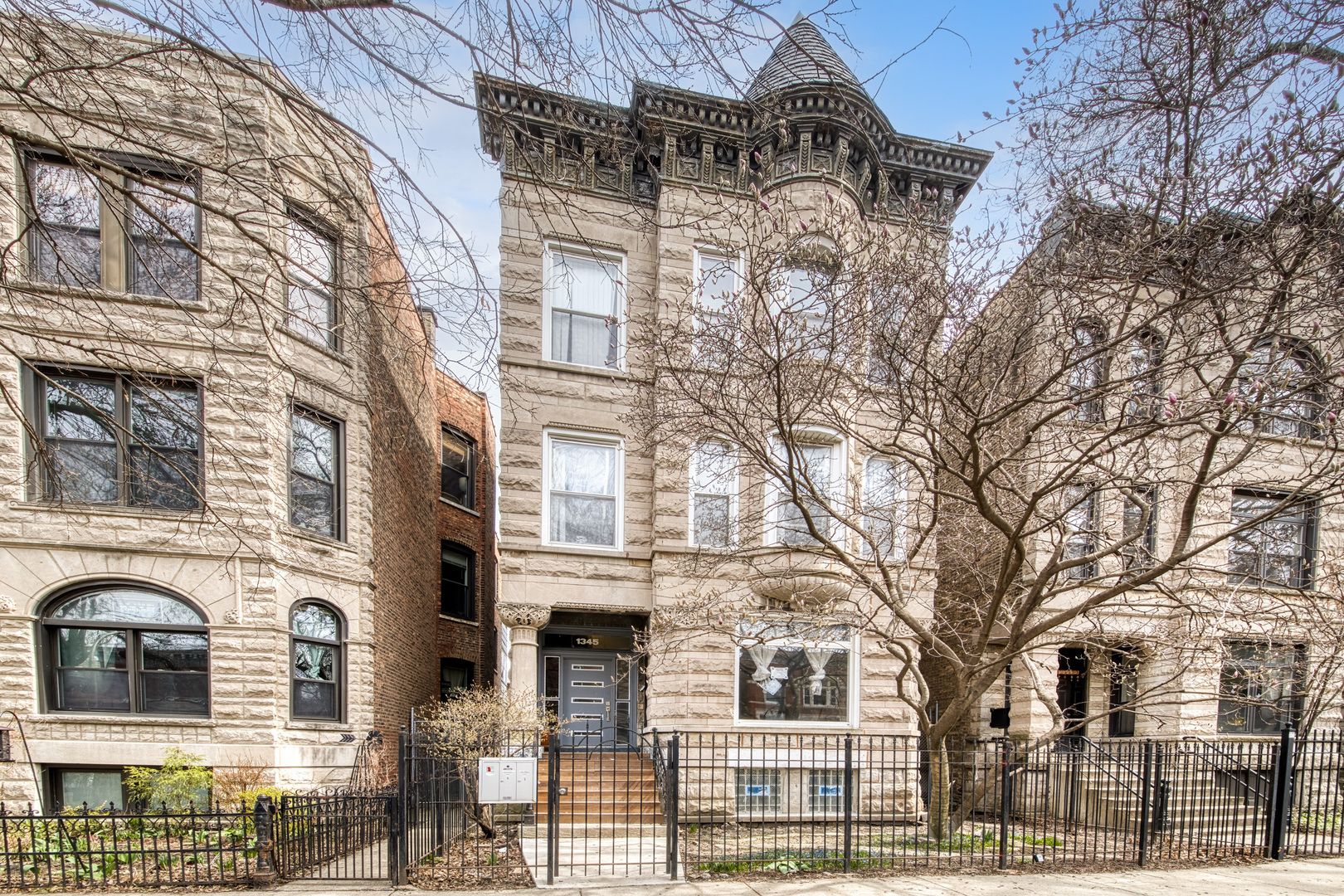 Property Photo:  1345 N Maplewood Avenue 1  IL 60622 