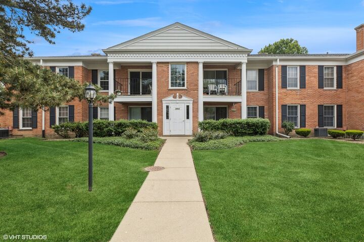 565 Shorely Drive 202  Barrington IL 60010 photo