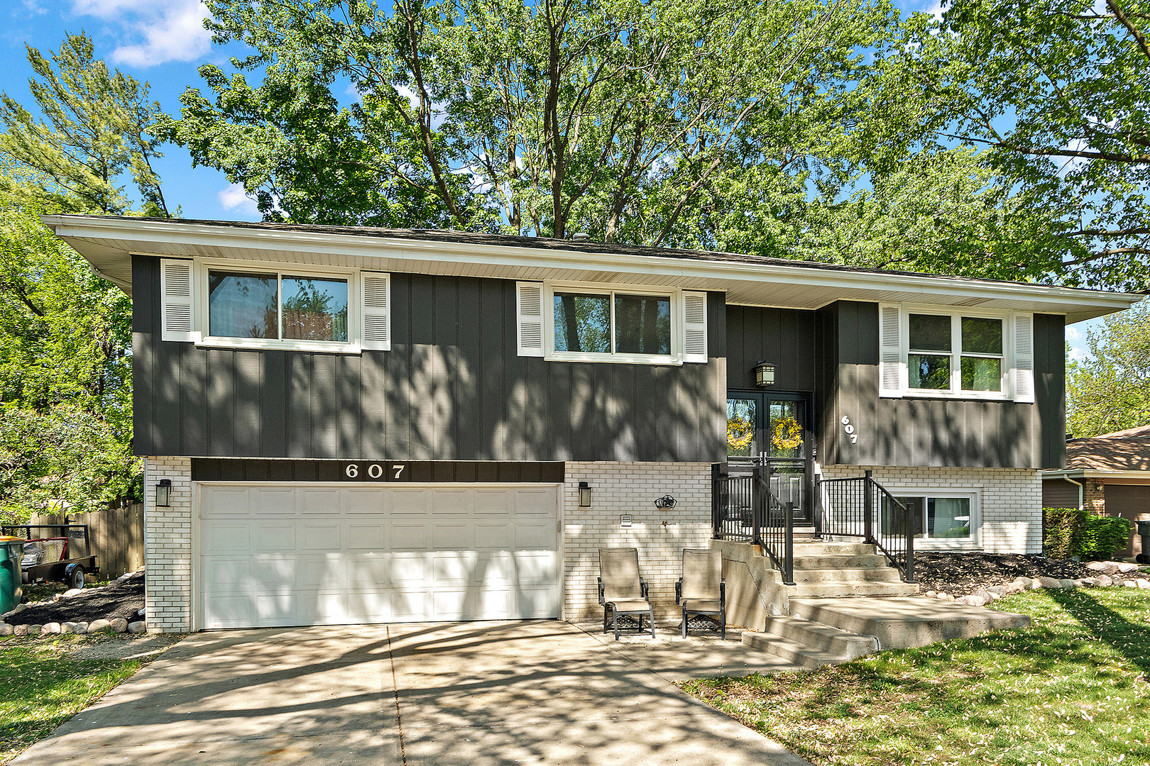 Property Photo: 607 Shorewood Drive IL 60404